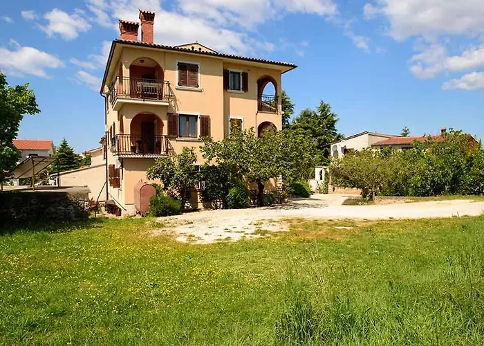 Nice, Comfortable Cristian With Terrace Apartmán Rovinj