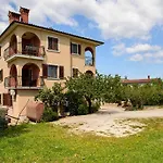 Apartman Nice, Comfortable Cristian With Terrace Rovinj