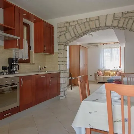 Nice, Comfortable Cristian With Terrace Lejlighed Rovinj